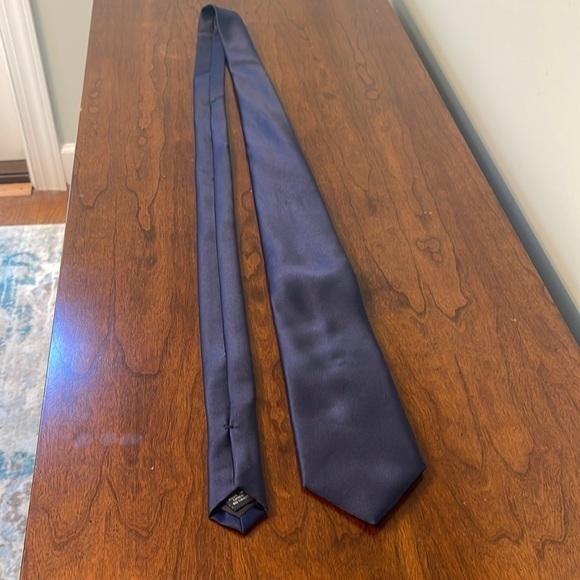 Joseph Feiss Gold Solid Navy Blue Necktie Preowned Good Condition Joseph Feiss Gold Solid Navy Blue Necktie Preowned Good Condition